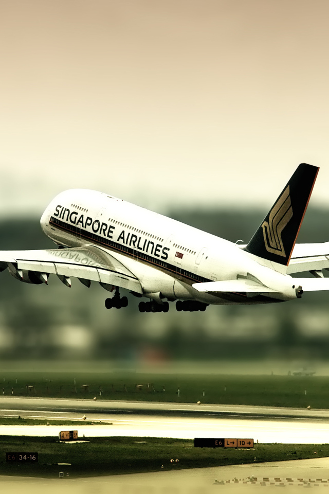 Взлет самолета из Сингапура