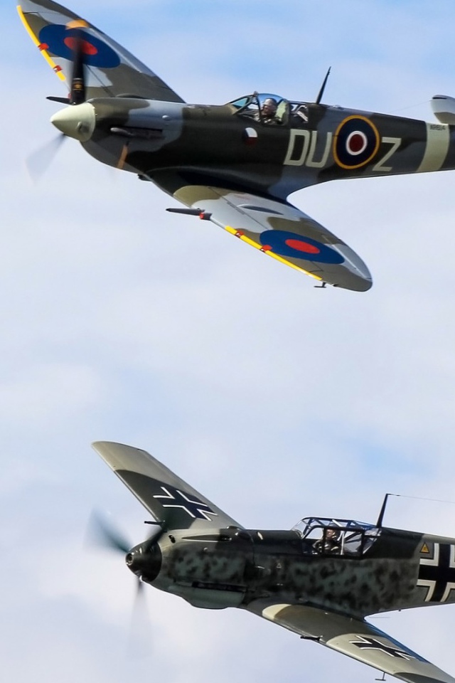 Два самолета противника