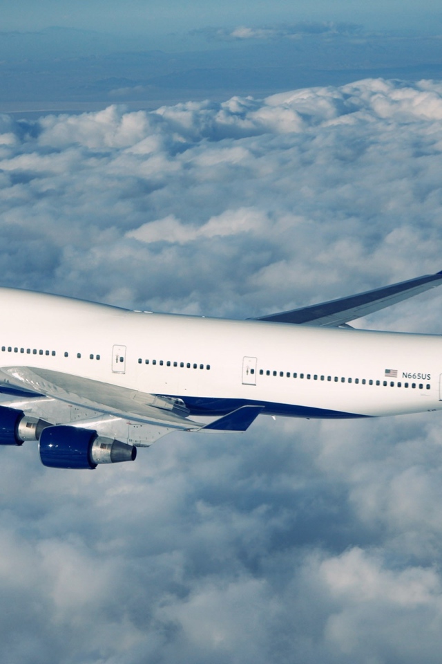 Боинг 747 в полете