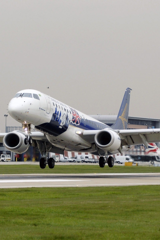 Самолет оторвался от земли