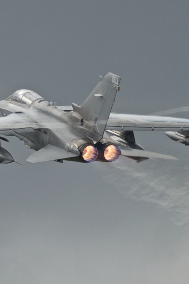 Самолет торнадо