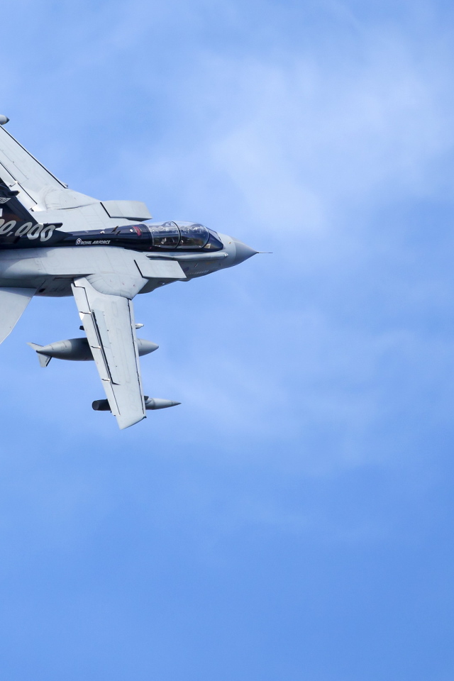 Самолет торнадо