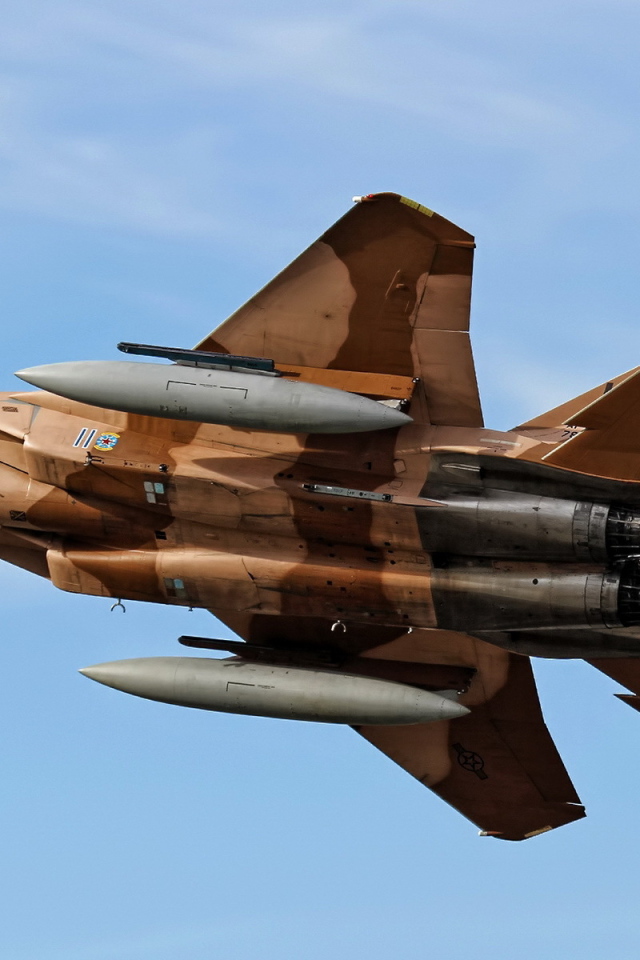 Военный самолет Ф-15