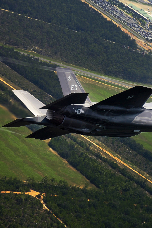 Военный самолет Ф-35