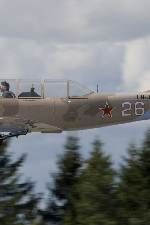 Русский самолет Як-52