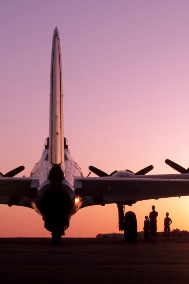 Закат на аэродроме