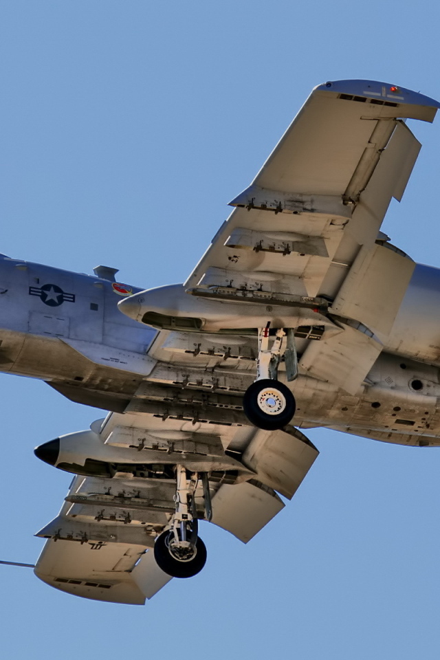 Бомбардировщик идет на посадку