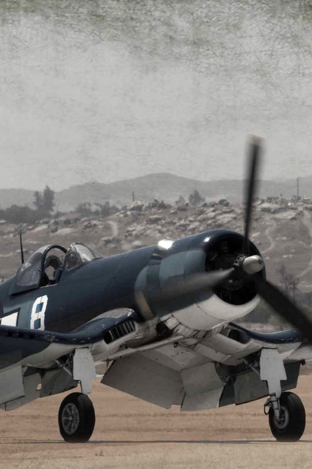 Старинный военный самолет