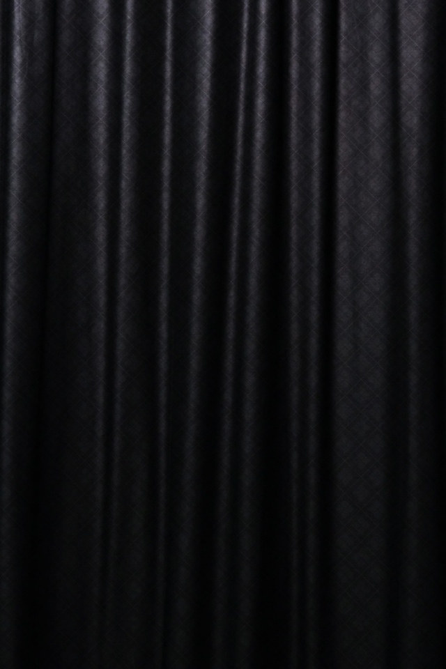 Черный занавес на обоях