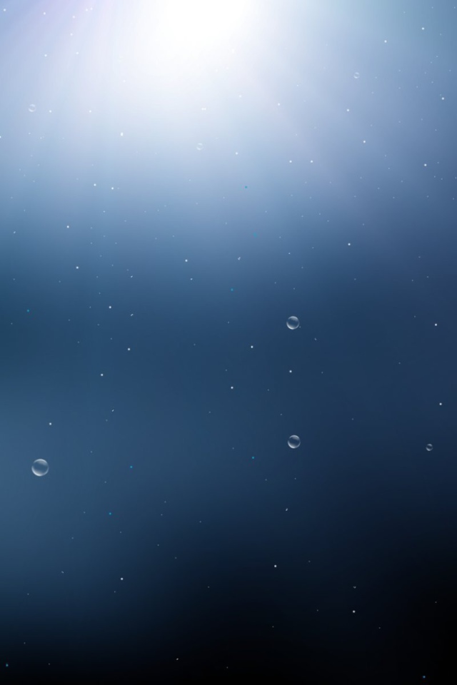 Капли в синем свете