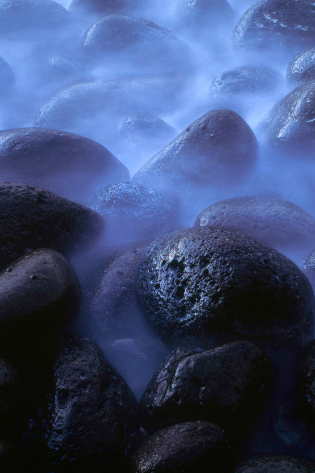 Камни мокрые