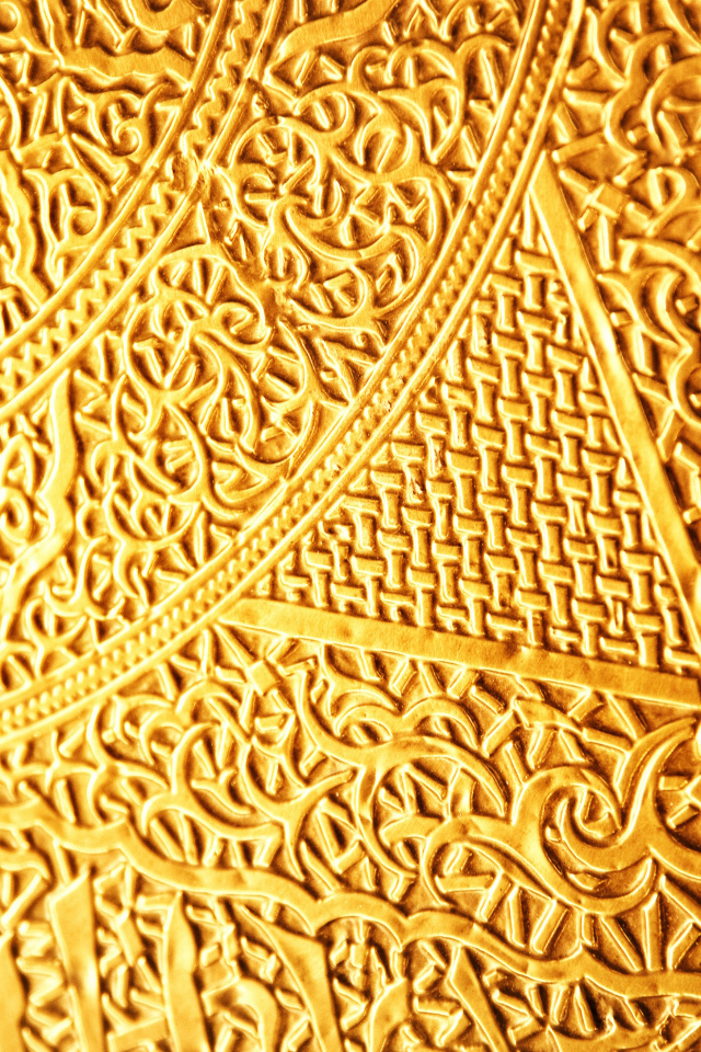 	   The pattern on the gold