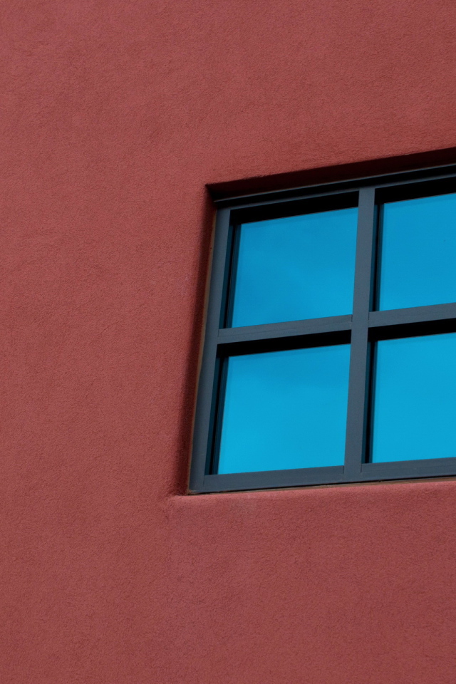 Стена с окном