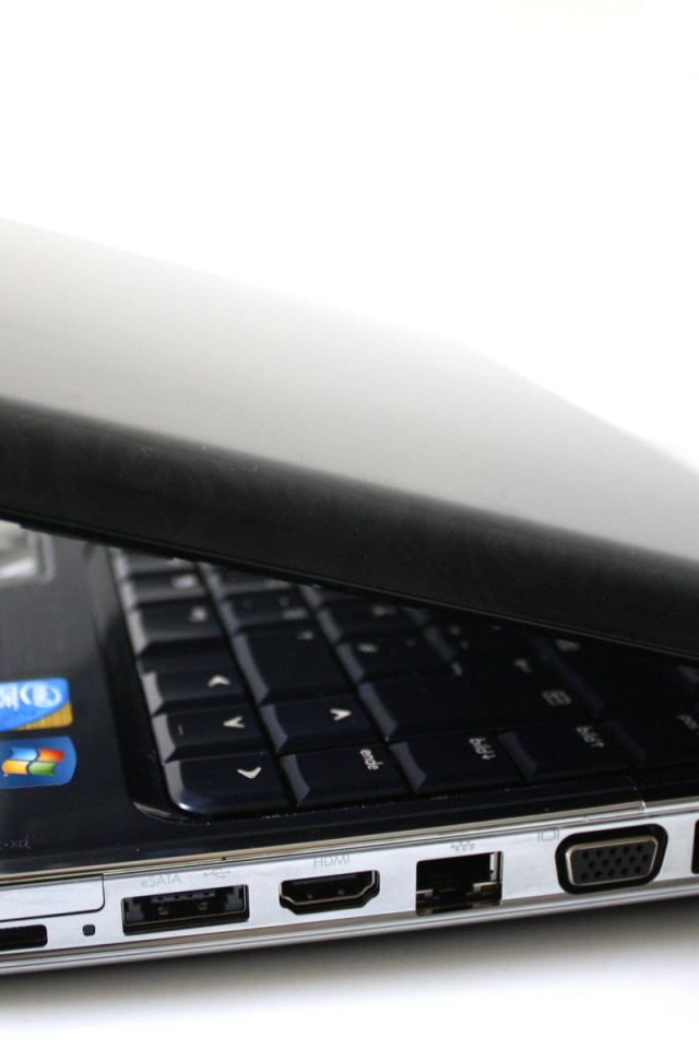 Приоткрытый ноутбук HP