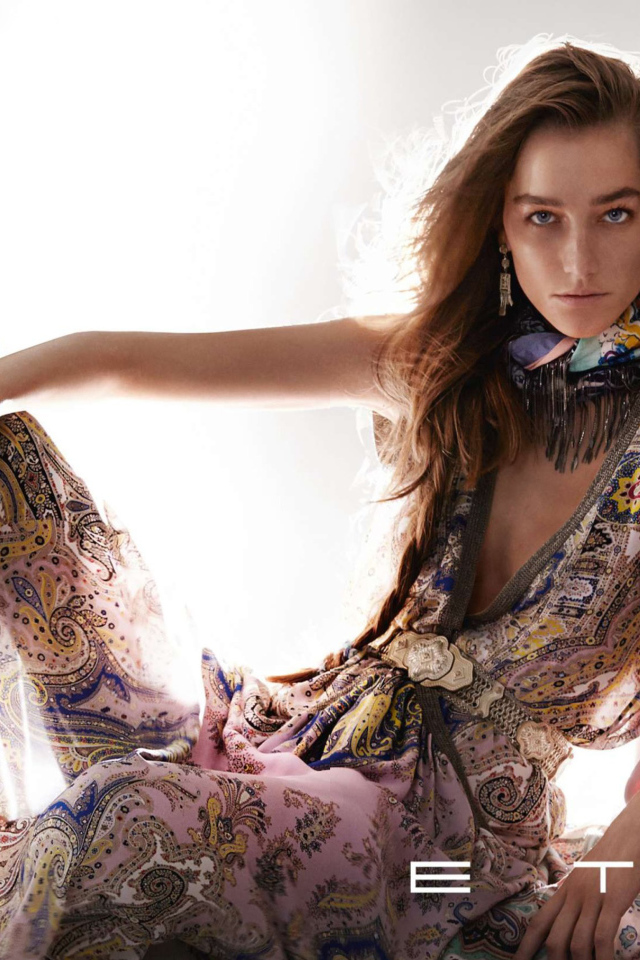 Яркая одежда Etro