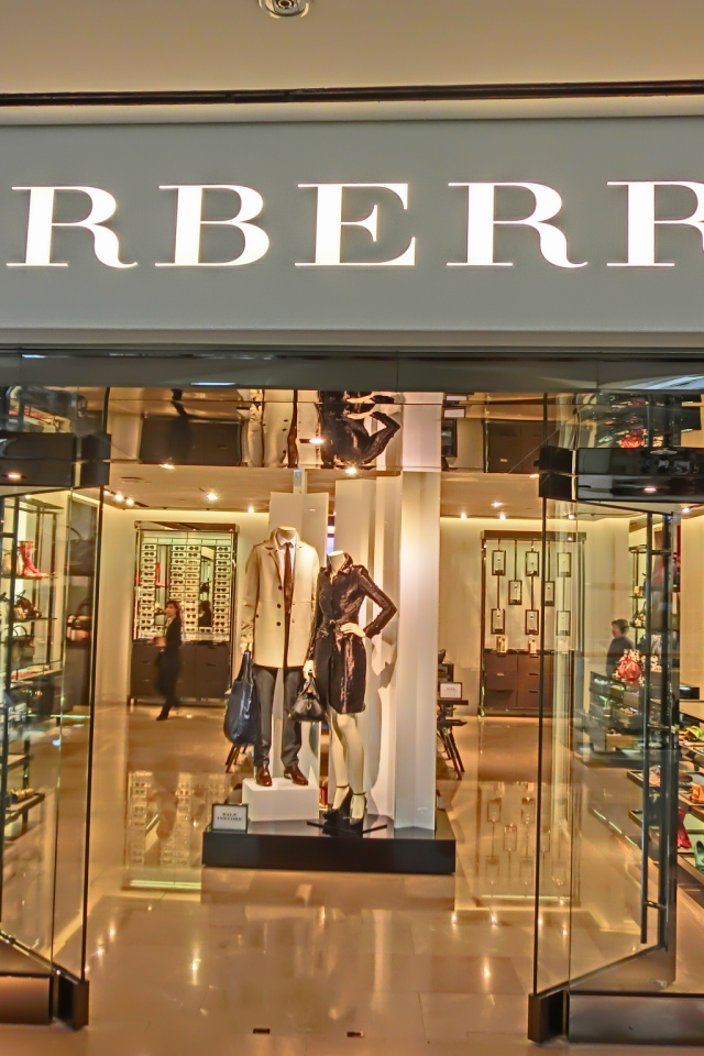 Бутик одежды Burberry