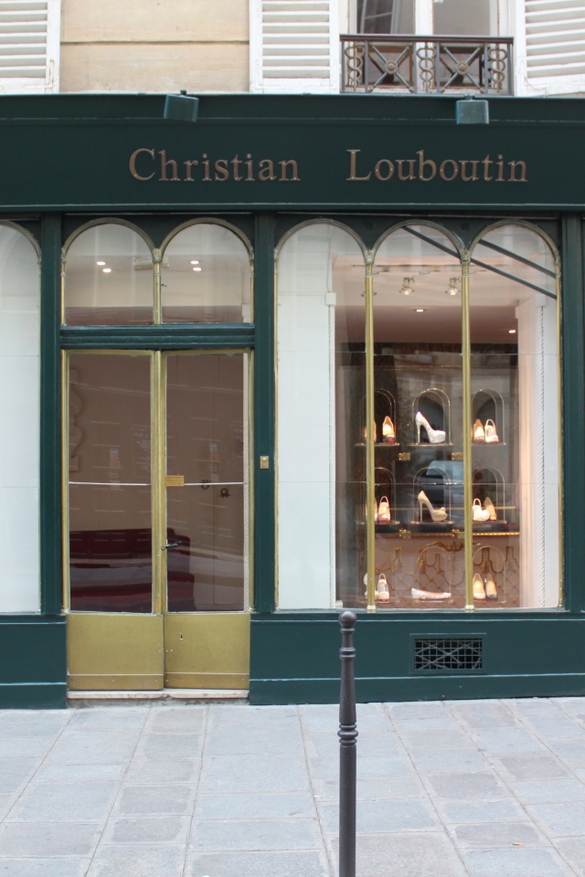 Бутик Christian Louboutin