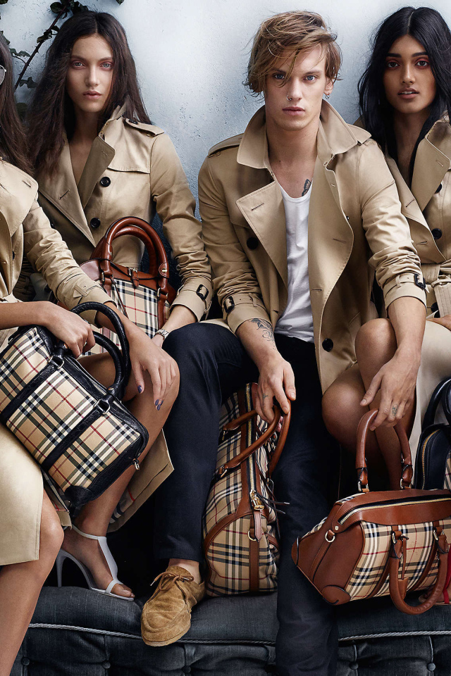 Одежда для молодежи от Burberry