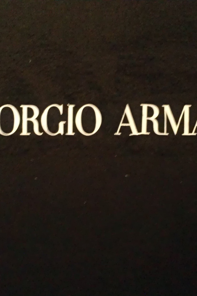 Известный бренд Giorgio Armani