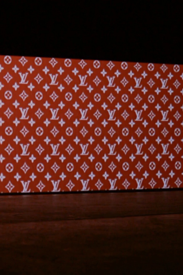 Упаковка подарка Louis Vuitton