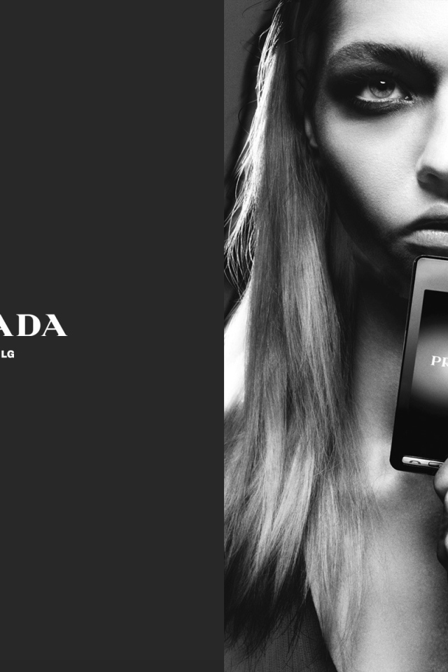 Телефон в дизайне от Prada