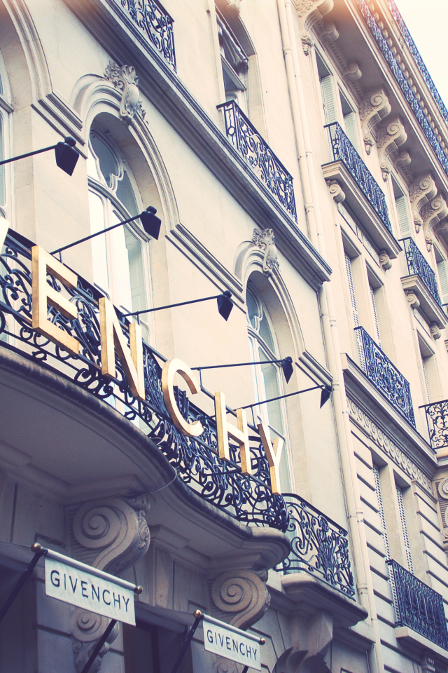Штаб квартира компании Givenchy