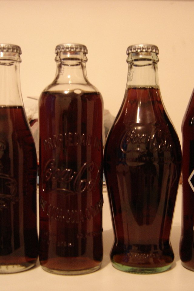 Разные бутылки Кока-  кола