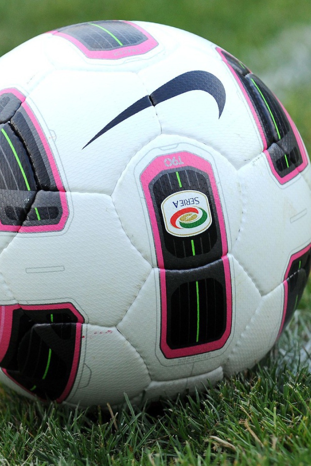 Футбольный мяч компании Nike