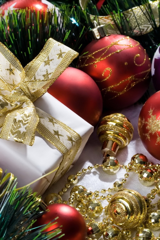 Подарок с зеленой лентой