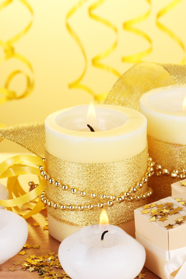 Свечи и подарки на праздник