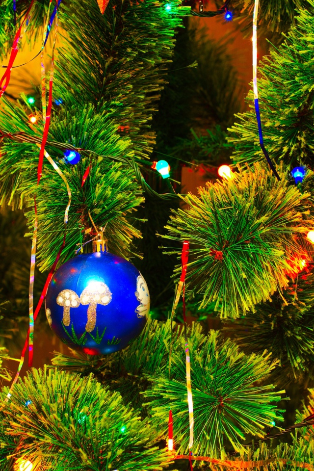 Елка с синим шаром