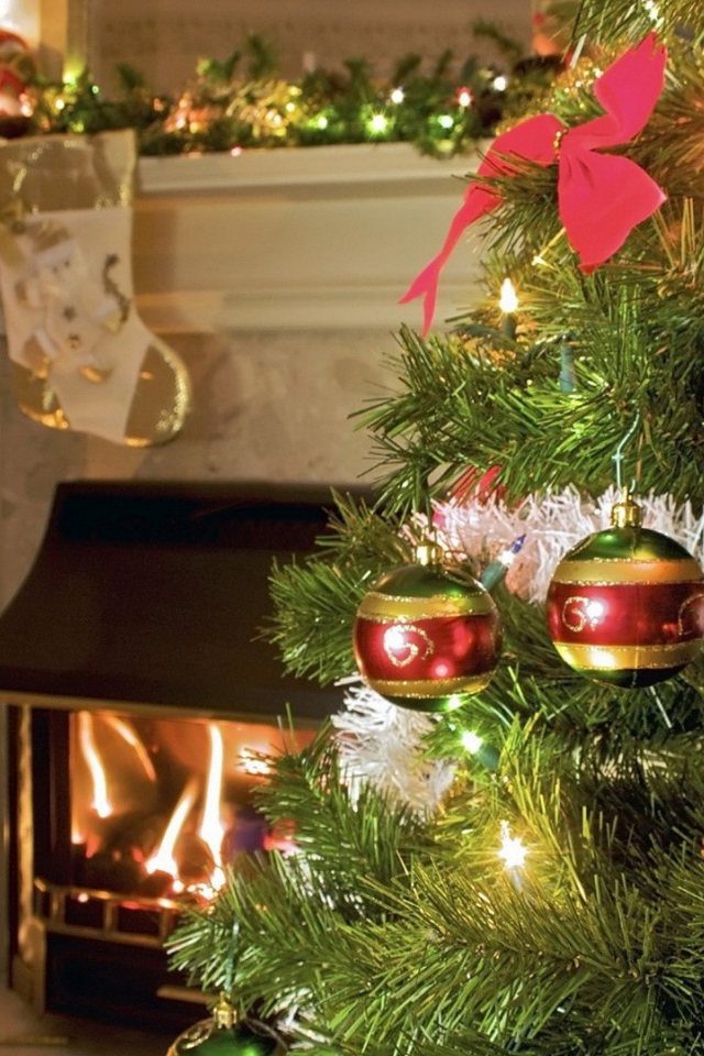 Новогодняя ёлка с игрушками