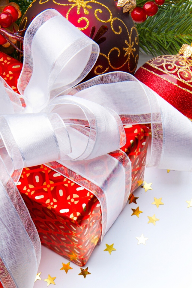 Подарок с белым бантом