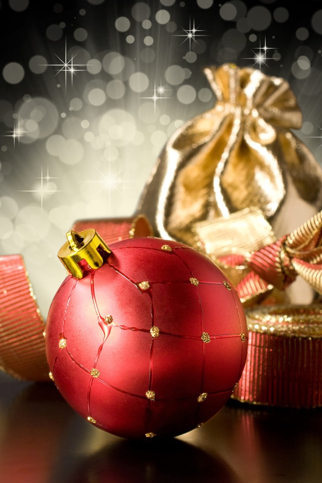 Красный шар и золотой бант