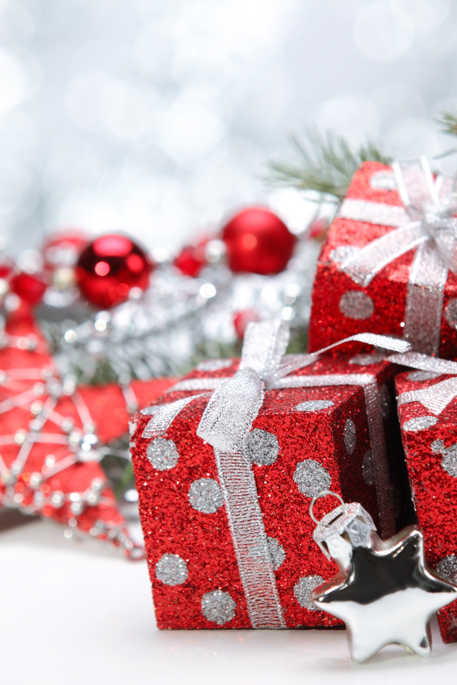 Красные подарки