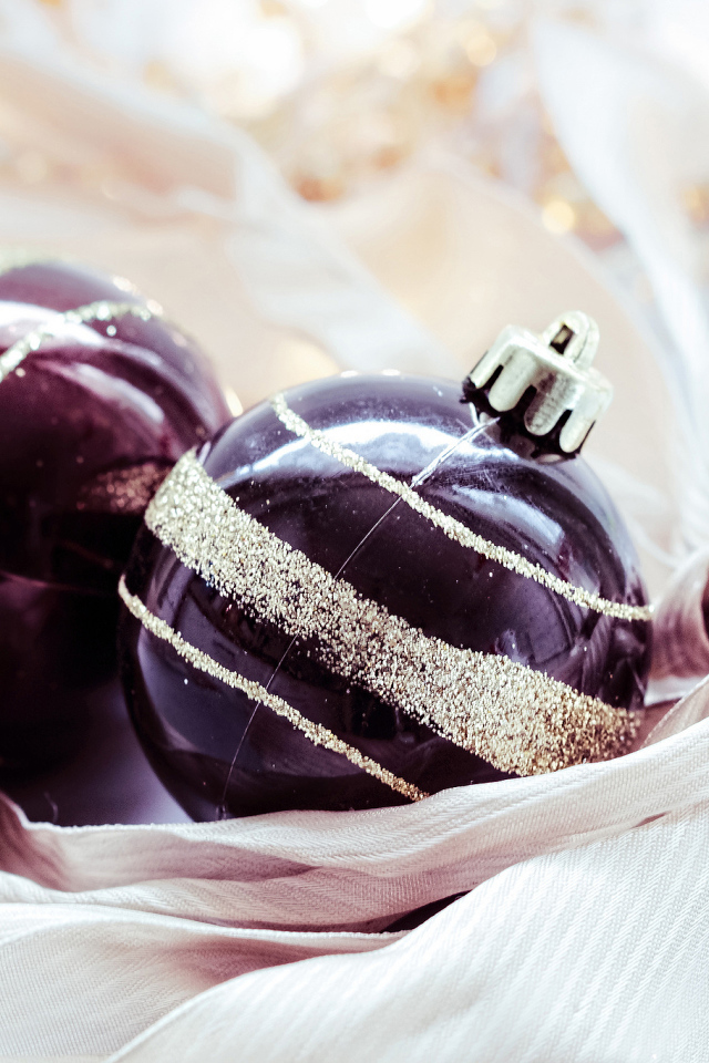 Шары с серебристым узором