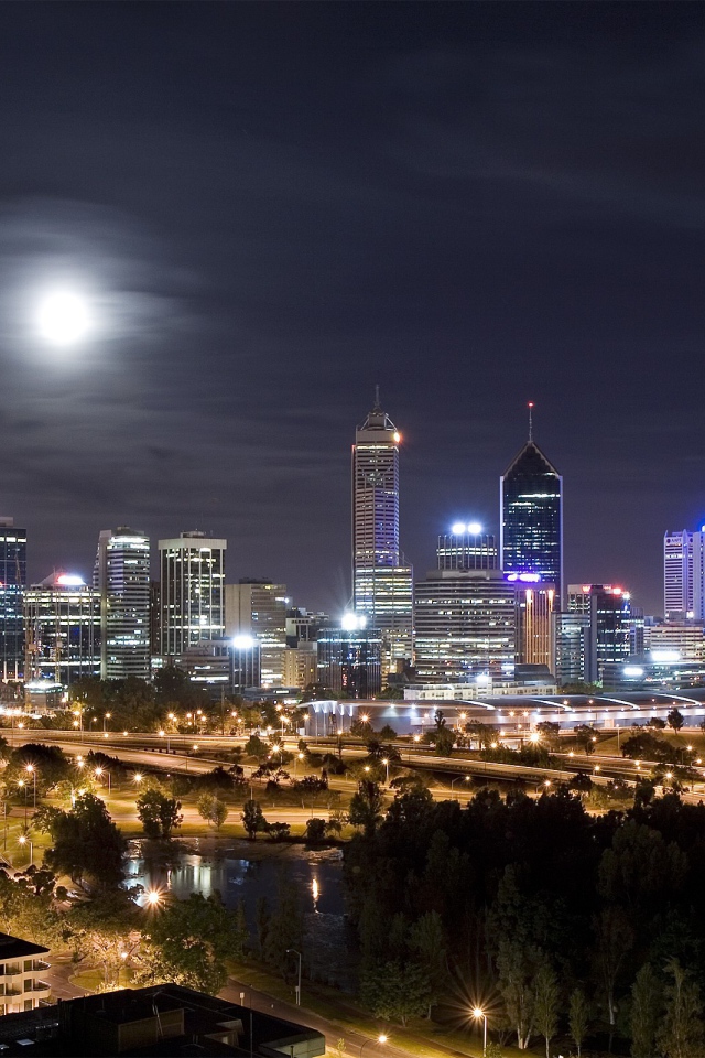 Город в Австралии лунной ночью