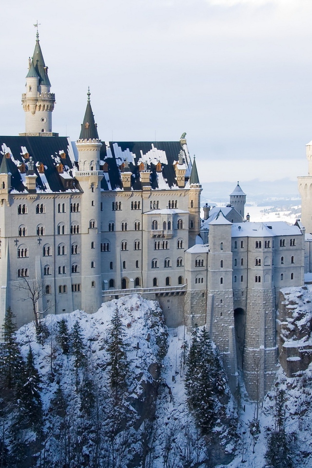 Костел в снегу