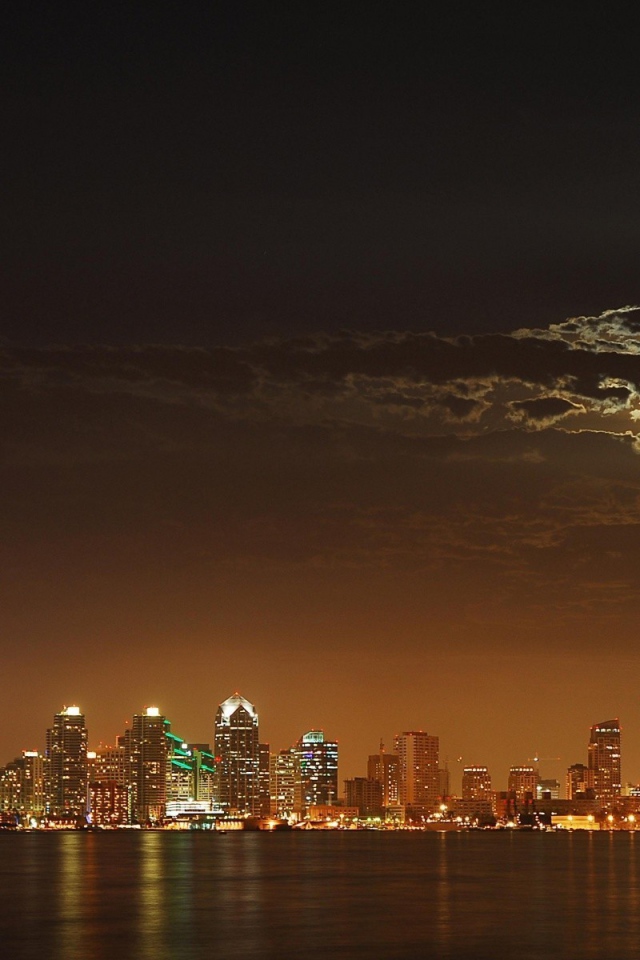 Огни города у моря