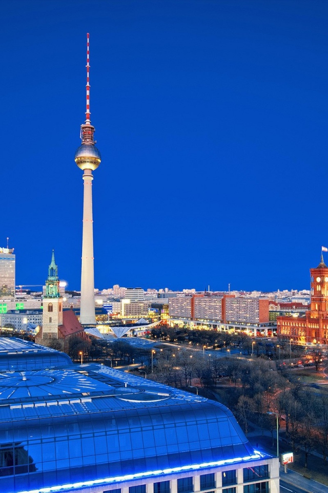 Городской пейзаж с телебашней