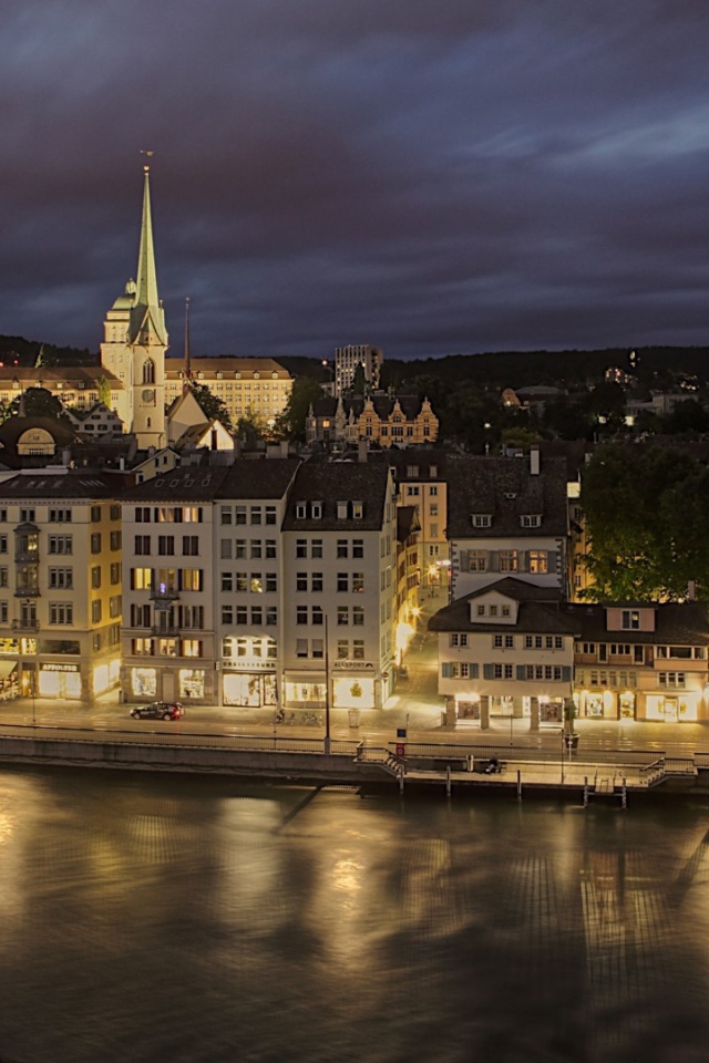 Архитектурный ансамбль на берегу реки