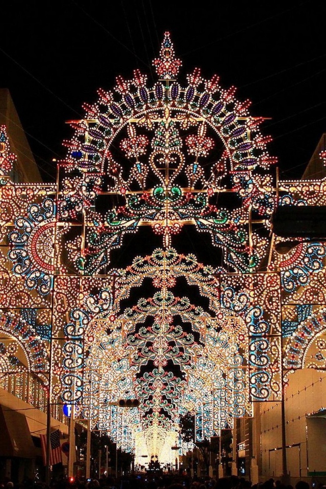 Освещение входа в костел