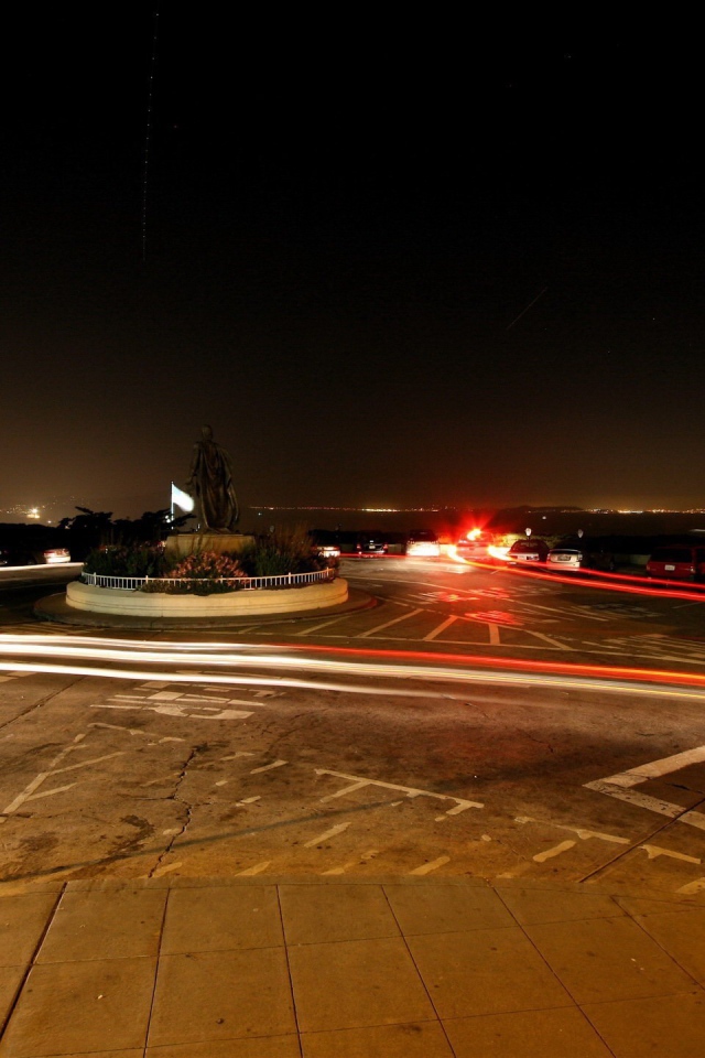 Ночной пейзаж со статуей