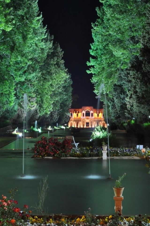 Дворец принца ночью