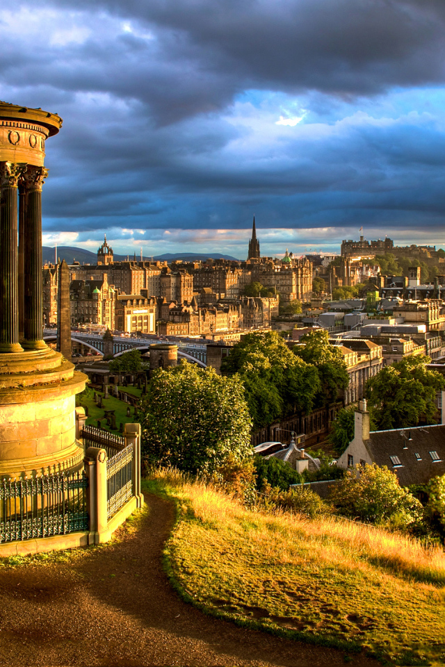 Старинный памятник на горе