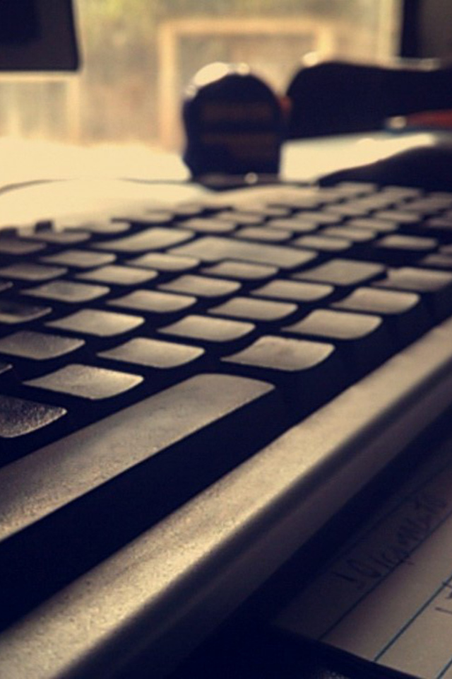 Черная компьютерная клавиатура