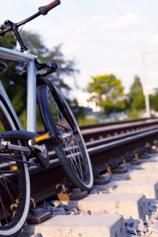 Велосипед у железной дороги