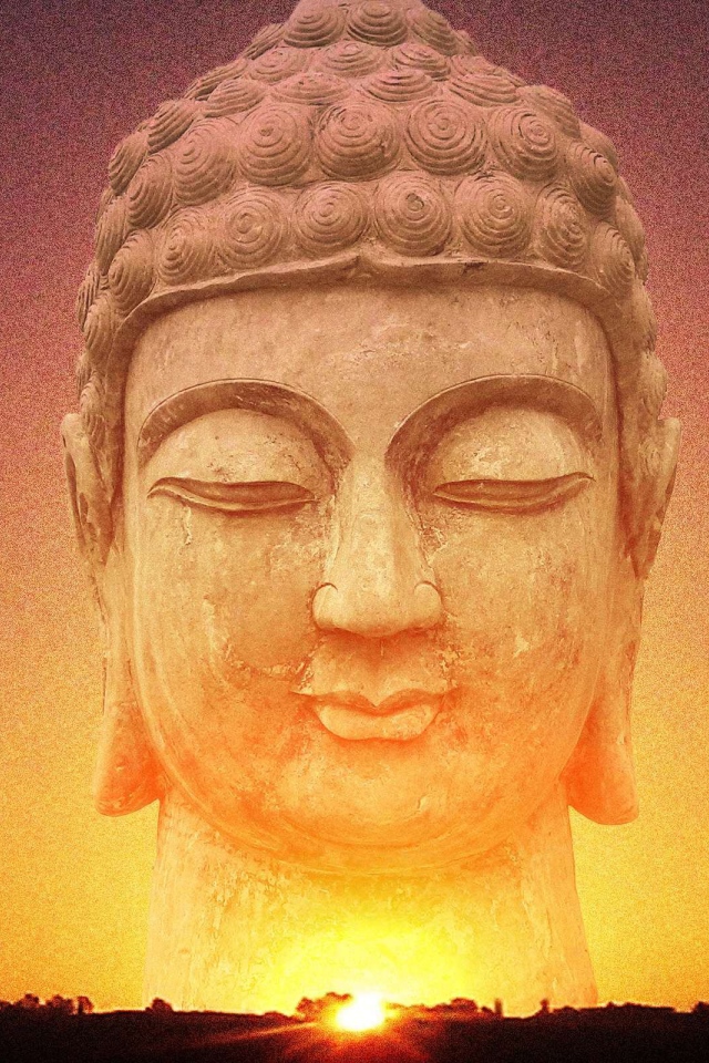 Лицо Будды в небе