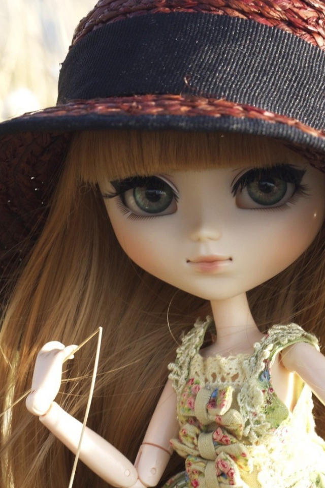 Кукла в шляпе