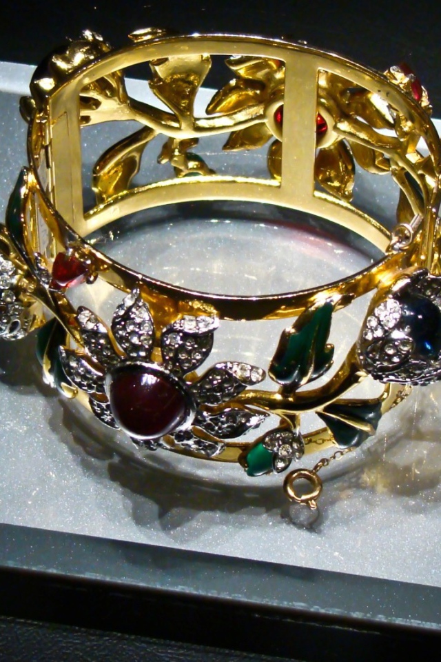 Золотой браслет с бриллиантами